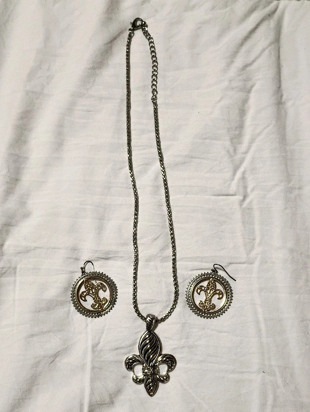 Brighton Ferrara Fleur De Lis Necklace and Earring Set Gold & Silver